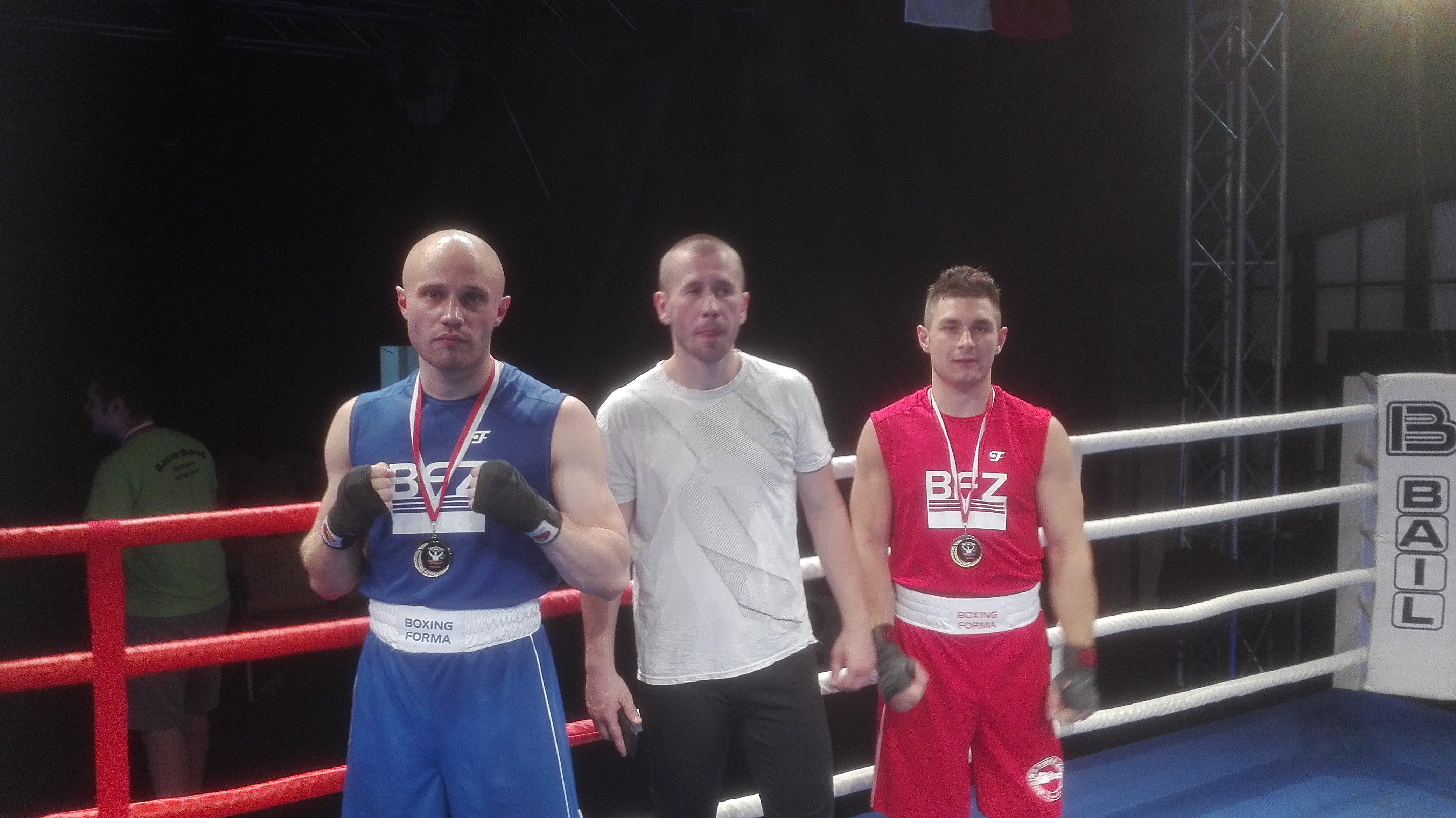 Boxers with medals in the ring