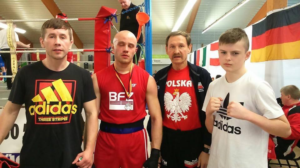 Coach Daniel with boxers connected with Widzew Lodz boxing background